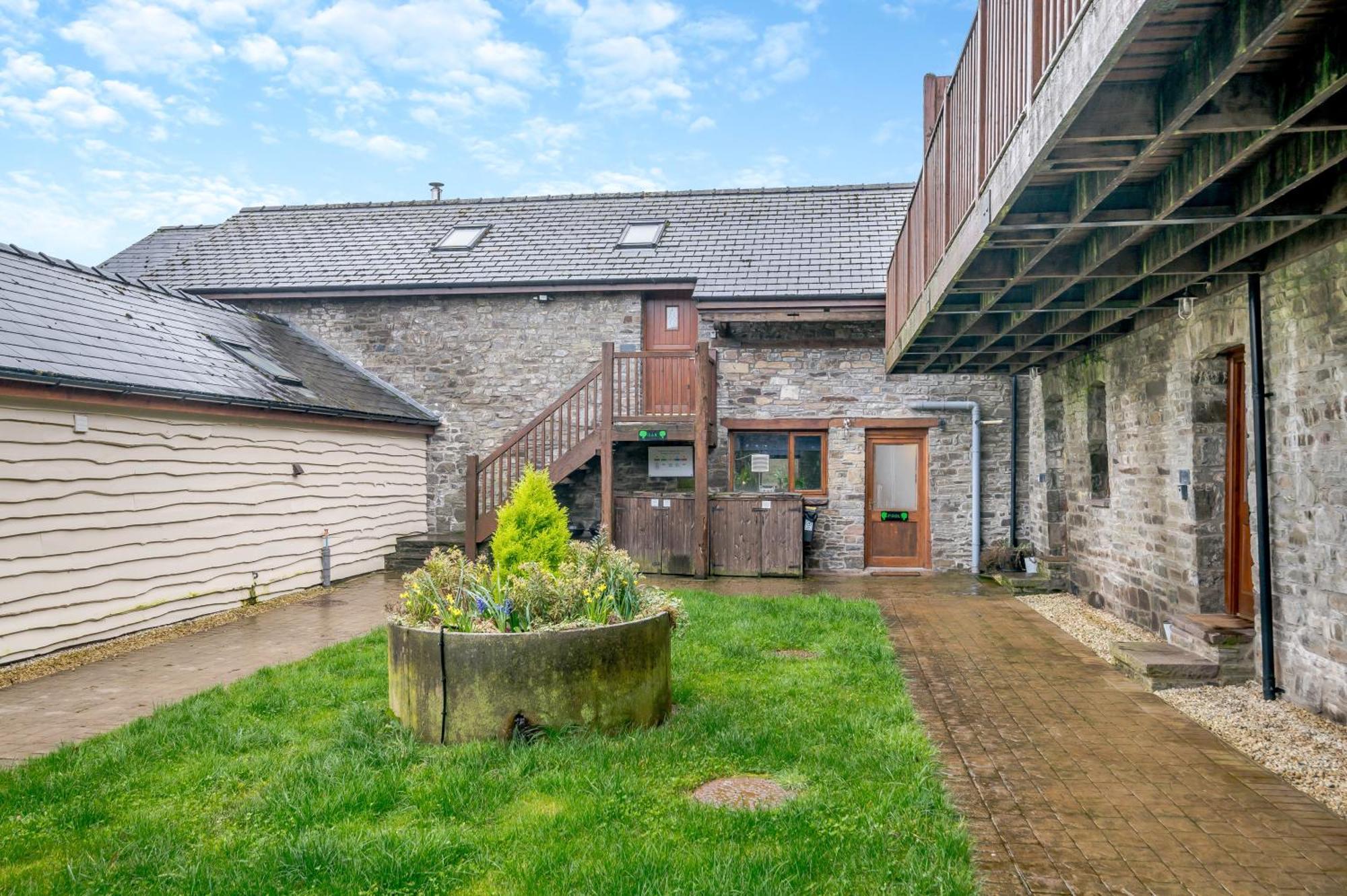 Vale Farm Cottages Брекон Экстерьер фото