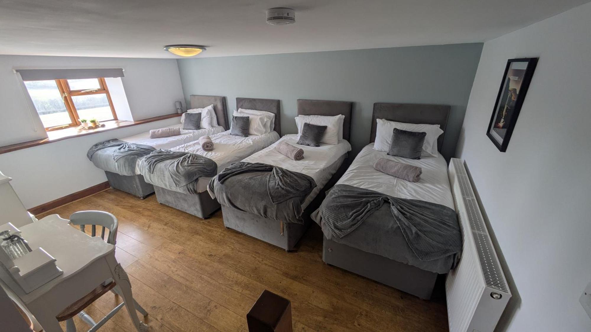 Vale Farm Cottages Брекон Экстерьер фото