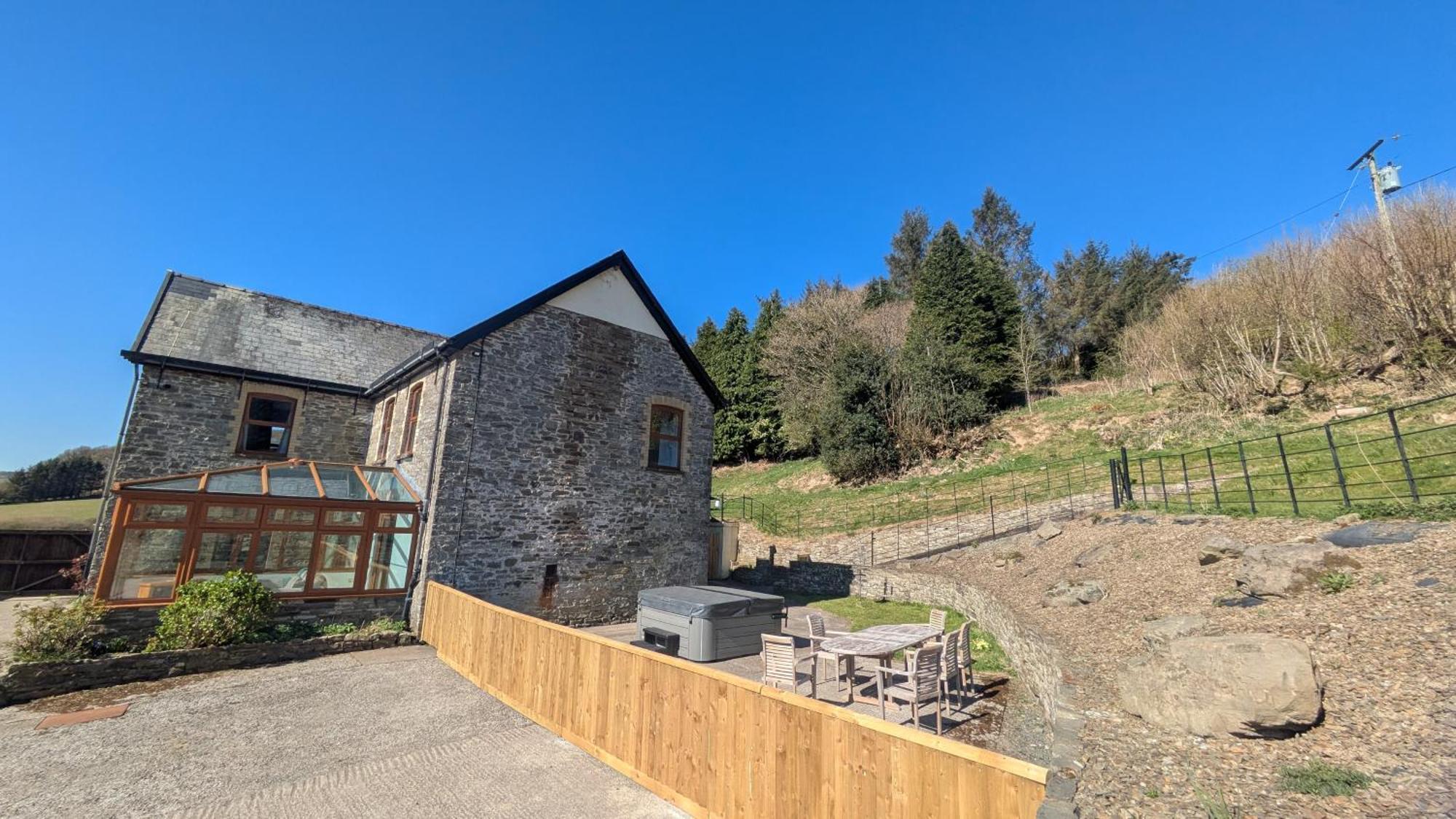 Vale Farm Cottages Брекон Экстерьер фото