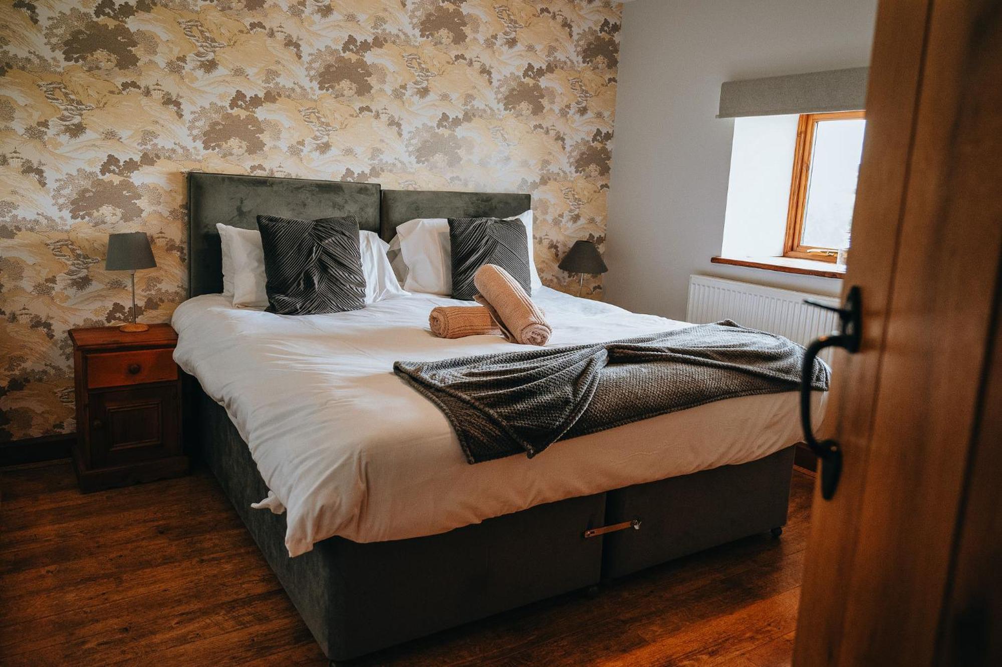 Vale Farm Cottages Брекон Экстерьер фото