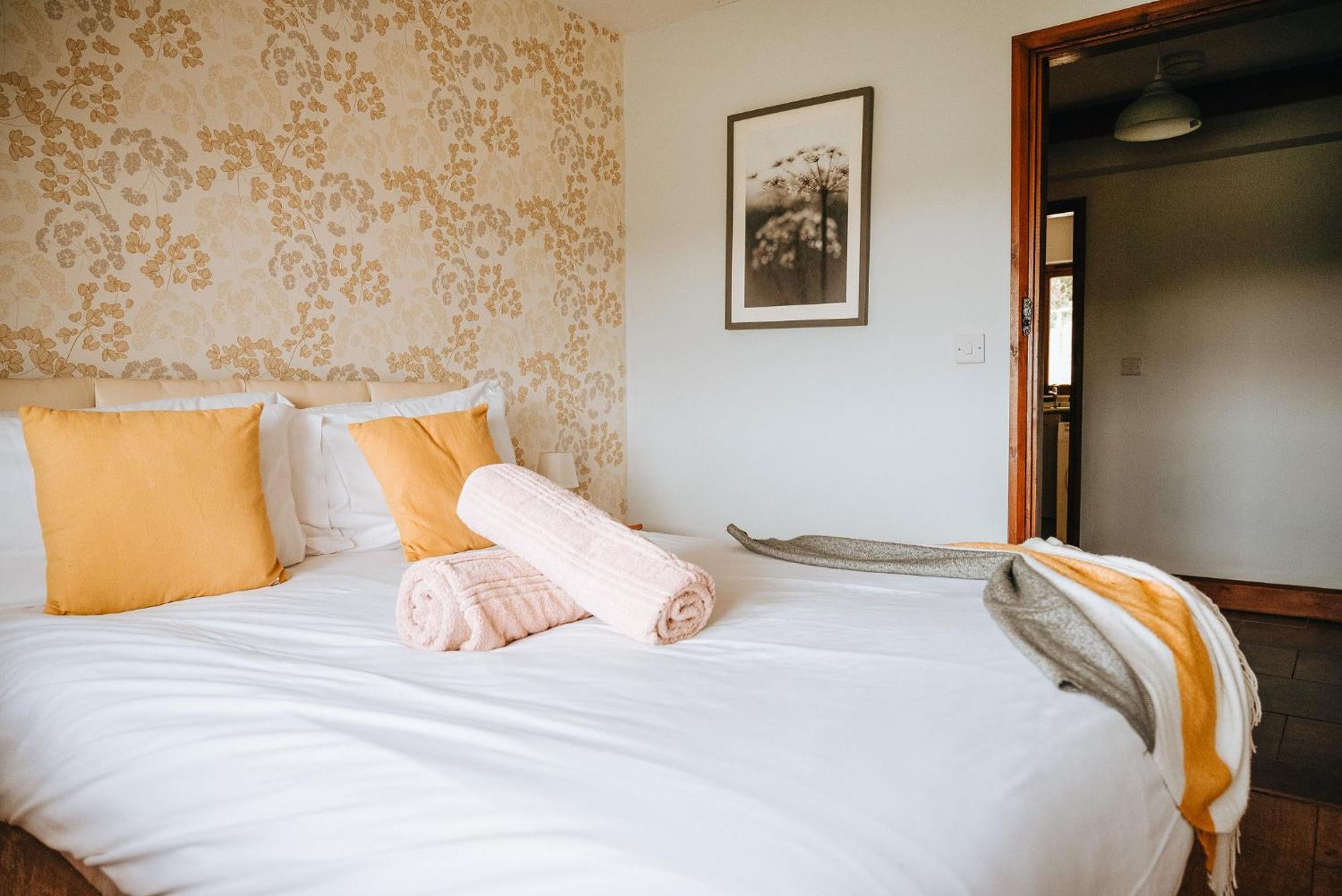 Vale Farm Cottages Брекон Экстерьер фото